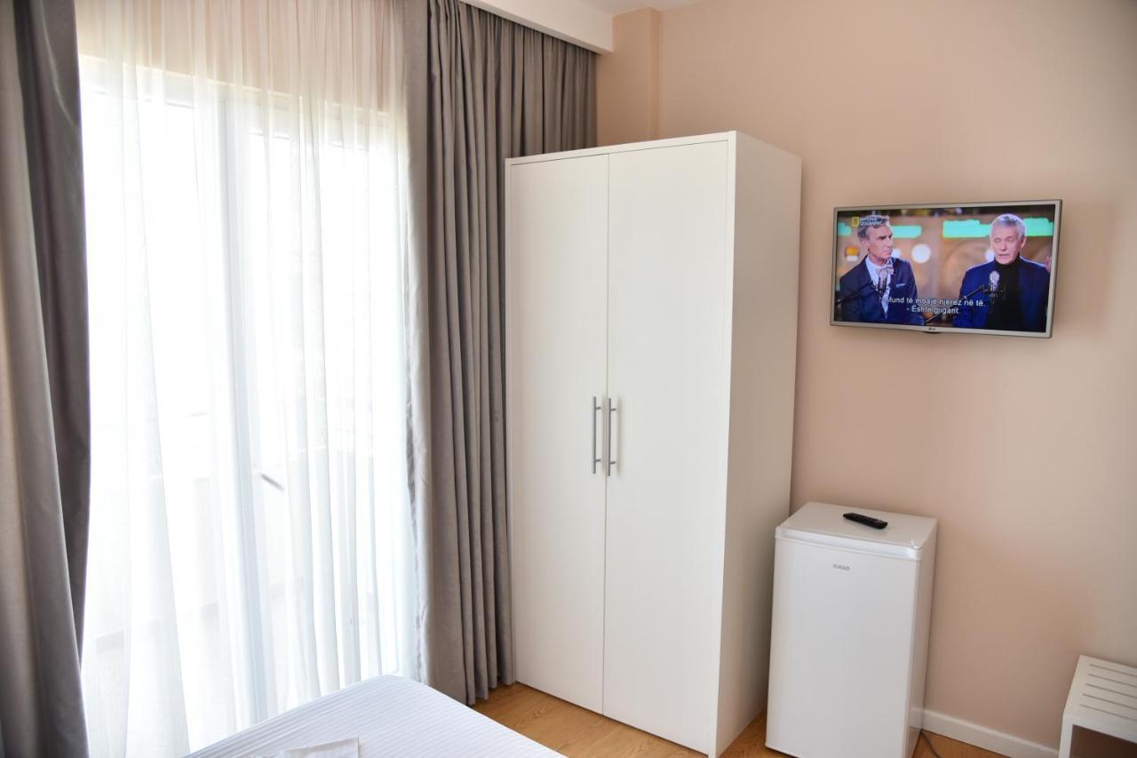 Hotel Edart Durrës Buitenkant foto