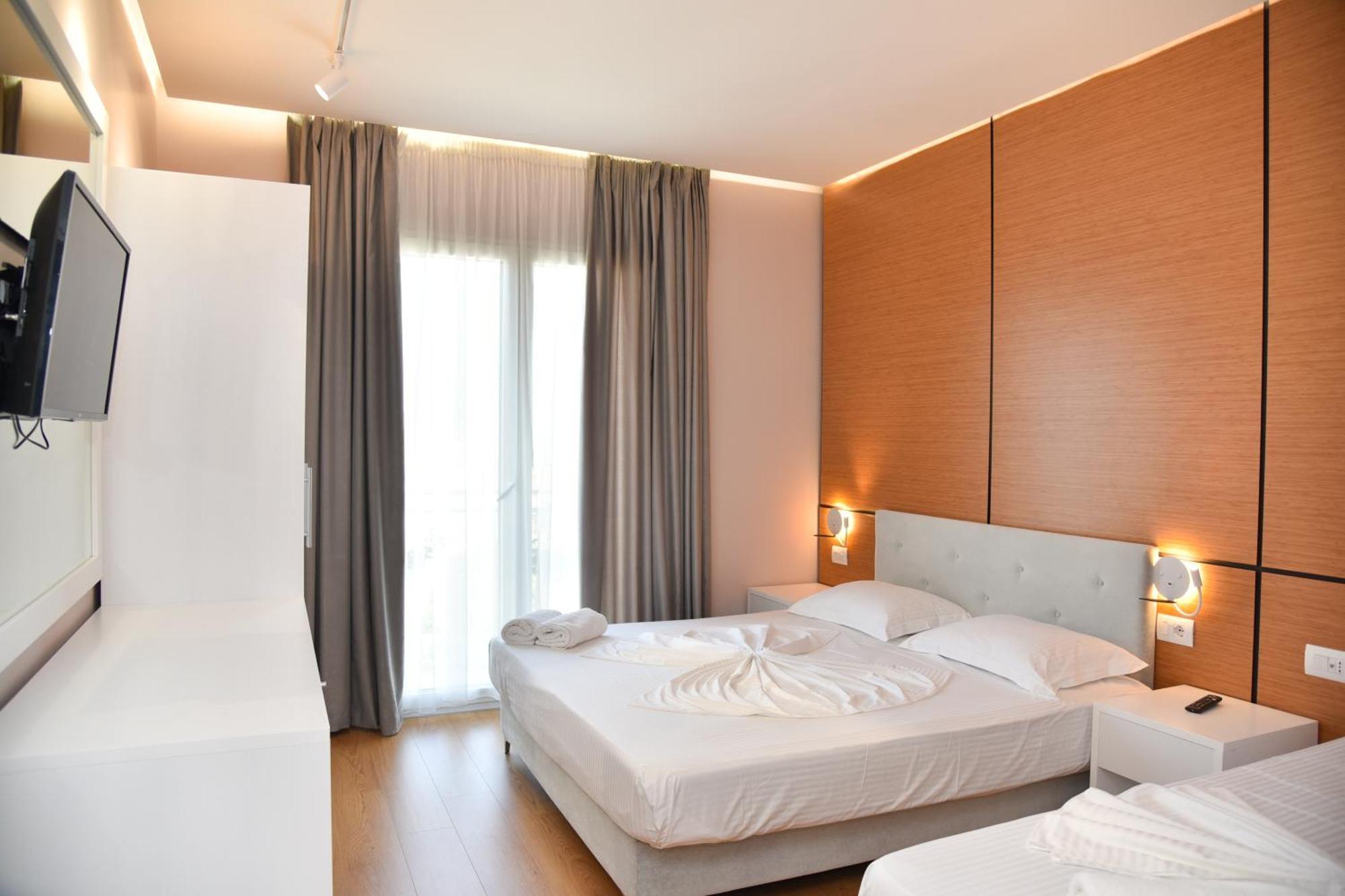 Hotel Edart Durrës Buitenkant foto