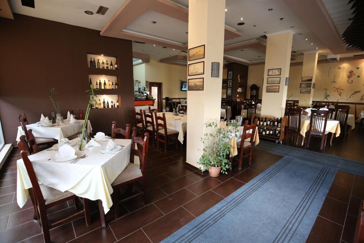 Hotel Edart Durrës Buitenkant foto