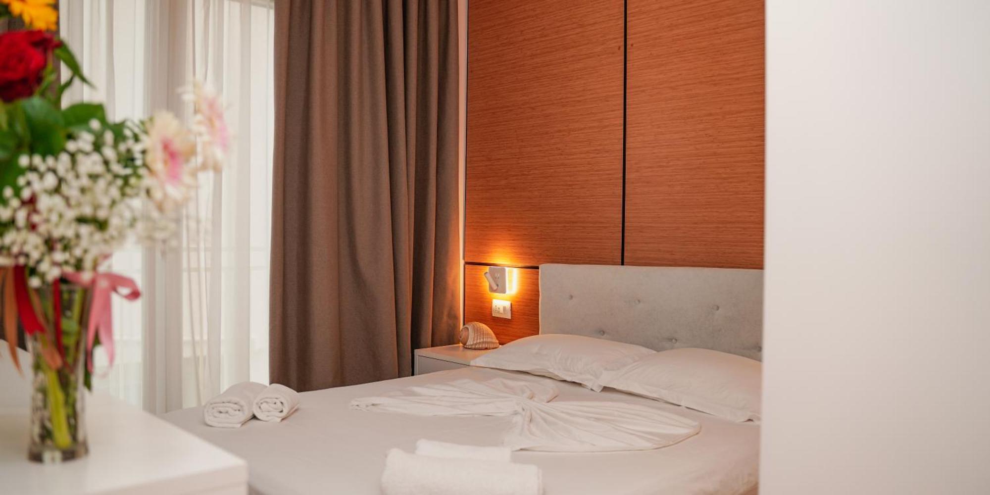 Hotel Edart Durrës Buitenkant foto