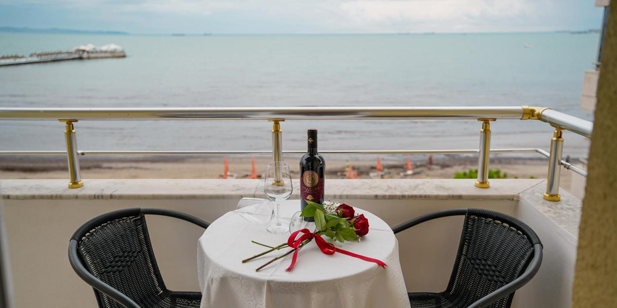 Hotel Edart Durrës Buitenkant foto