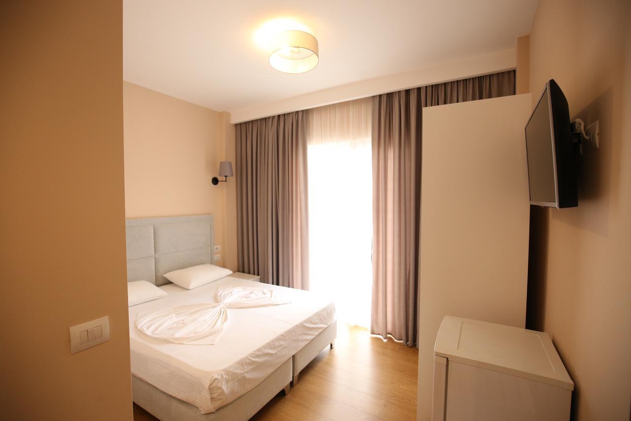 Hotel Edart Durrës Buitenkant foto