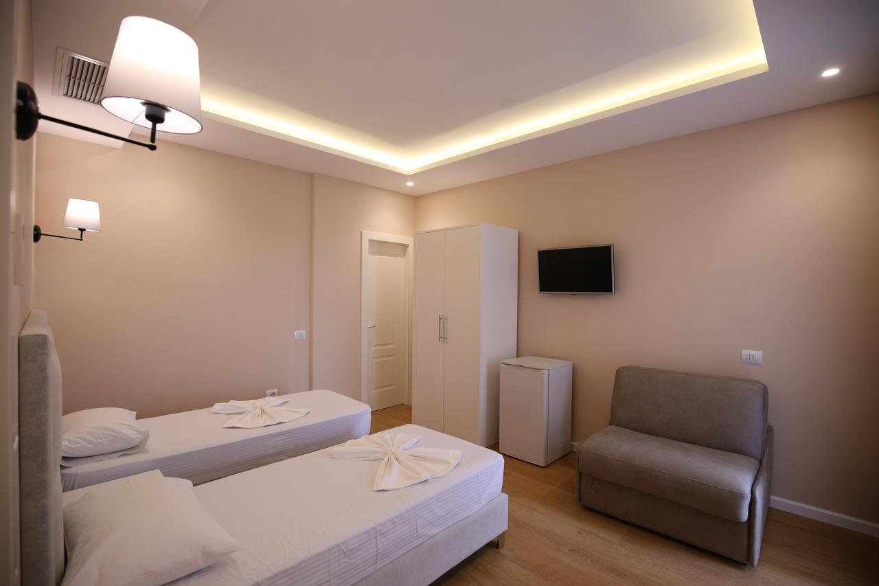 Hotel Edart Durrës Buitenkant foto