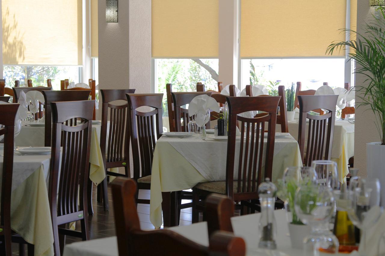 Hotel Edart Durrës Buitenkant foto