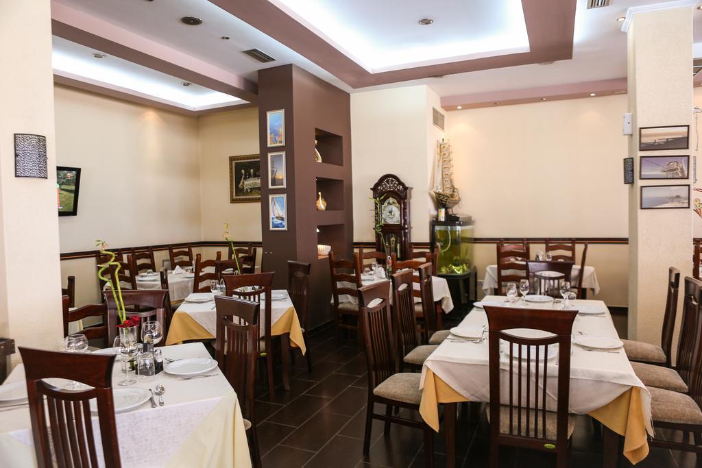 Hotel Edart Durrës Buitenkant foto