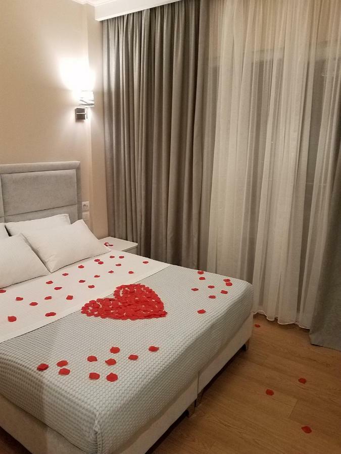 Hotel Edart Durrës Buitenkant foto