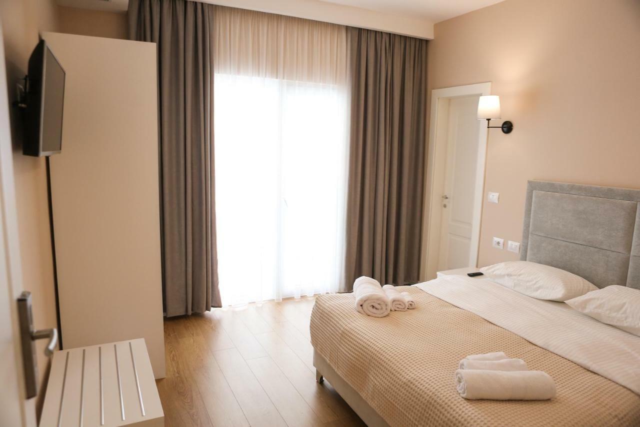 Hotel Edart Durrës Buitenkant foto